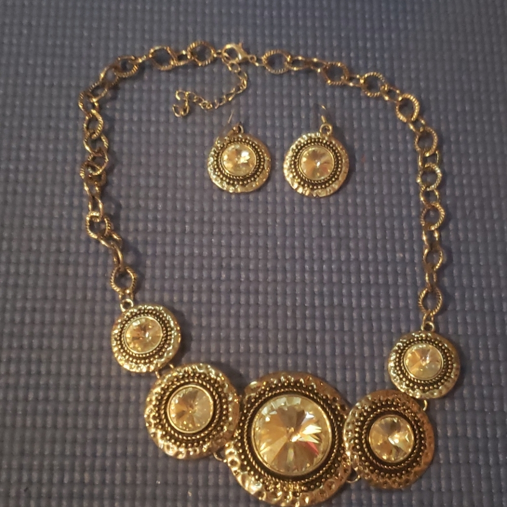Necklace and earrings set